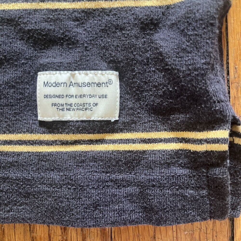 Modern Amusement Mens Long Sleeve Pullover Shirt Size Small - Picture 2 of 9